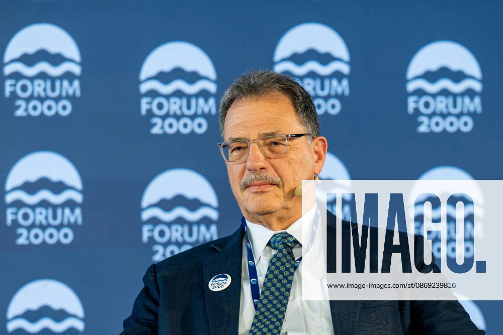 American sociologist Larry Diamond attends the 30th annual Forum 2000 conference in Prague, on October 12, 2026. (CTKxPhoto OndrejxDeml) CTKPhotoP2026101202637 CTKPhotoP2026101202637