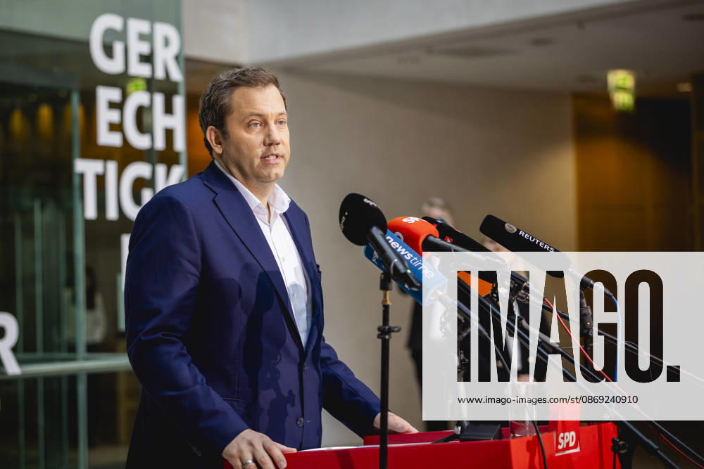 Lars Klingbeil, Vice Chancellor, Federal Minister of Finance, and SPD Party Chairman, speaks to the media in Berlin, October 12, 2026. The press conference follows the announced resignation of Bärbel Bas, Federal Minister of Labor and Social Affairs, and the resulting meeting of the SPD Executive Committee. Berlin, Germany