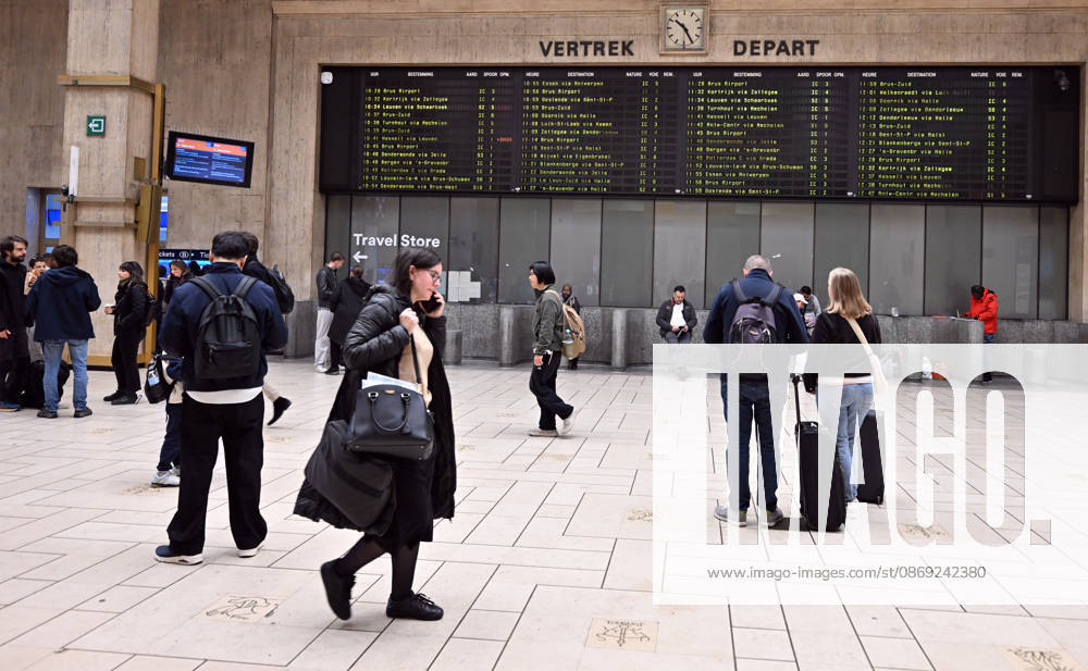 Public sector workers go on strike in Belgium BRUSSELS, BELGIUM - OCTOBER 12: Passengers are seen at the Brussels Central Station as public sector workers go on strike to protest the government s budget and austerity policies in Brussels, Belgium, on October 12, 2026. The strike disrupts railway services across the country and causes interruptions to public transportation. Dursun Aydemir Anadolu Brussels Belgium. Editorial use only. Please get in touch for any other usage.