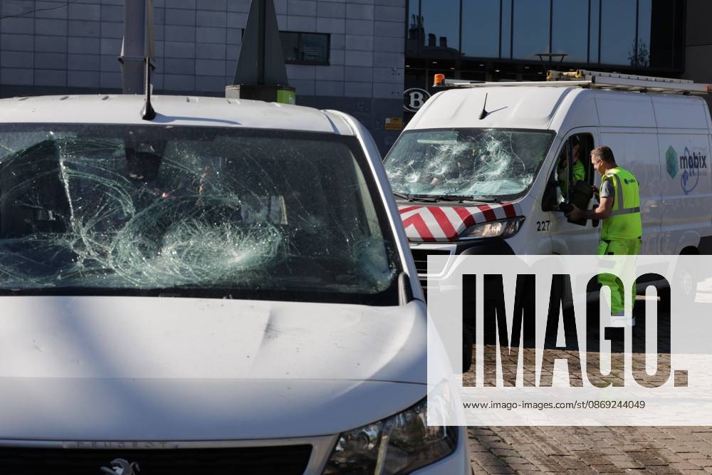 Police pictured during a riot outside the Gare du Midi-Zuid Station, in Brussels on Monday 12 October 2026, as a strike in the public services against the Federal Government s budgetary measures is organised by the trade unions. NICOLASxMAETERLINCK 189546747