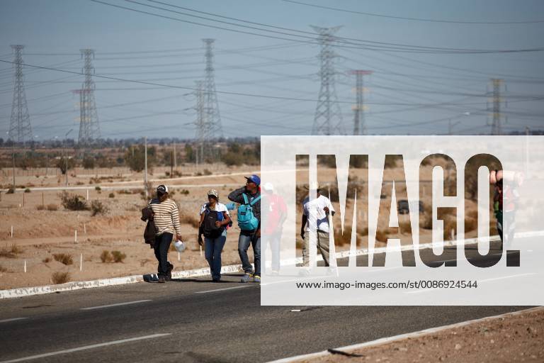 Central Americans continue their journey through Mexicali heading to the border city of Tijuana, Mexico, 20 November 2018. The people who joined the migrant caravan try to gather in Tijuana in order to cross to the United States, which has sparked a humanitarian crisis of unknown proportions. Central American humanitarian crisis reaches unknown proportions !ACHTUNG: NUR REDAKTIONELLE NUTZUNG!