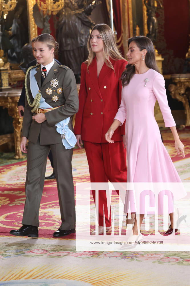 The King and Queen, the Princess of Asturias, and Infanta Sofía preside over the reception at the Royal Palace to mark National Day. Princess Leonor, Infanta Sofía, and Queen Letizia during the reception held to mark National Day, at the Royal Palace on October 12, 2026, in Madrid, Spain. The event is presided over by the King and Queen, the Princess of Asturias, and Infanta Sofía following the solemn ceremony honoring the national flag and the military parade held in Plaza de Cánovas del Castillo. The purpose of the National Day commemoration is to solemnly recall moments in our collective history that form part of our shared historical, cultural, and social heritage, recognized as such by the vast majority of citizens. HISPANIC DAY KING