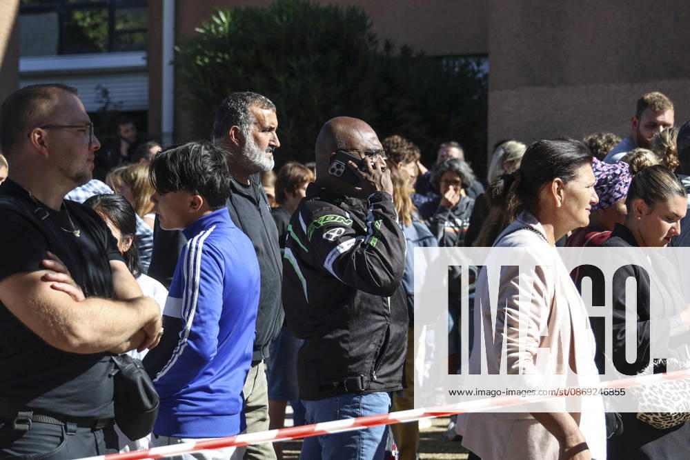 Parents Pick Up Their Child: Middle School Principal and Teacher Shot; 14-Year-Old Shooter Arrested at Joseph Lakanal Middle School in Aubagne, France, October 12, 2026 Meddah Bestimage Joseph Lakanal Middle School after a principal was injured by a 12-gauge hunting rifle shot and a teenager was arrested in Aubagne, southern France, on October 12, 2026. The principal was struck by a 12-gauge hunting rifle shot, the same source specified, adding that a member of the teaching staff was also struck. The victim’s life is not in danger. Aubagne, France