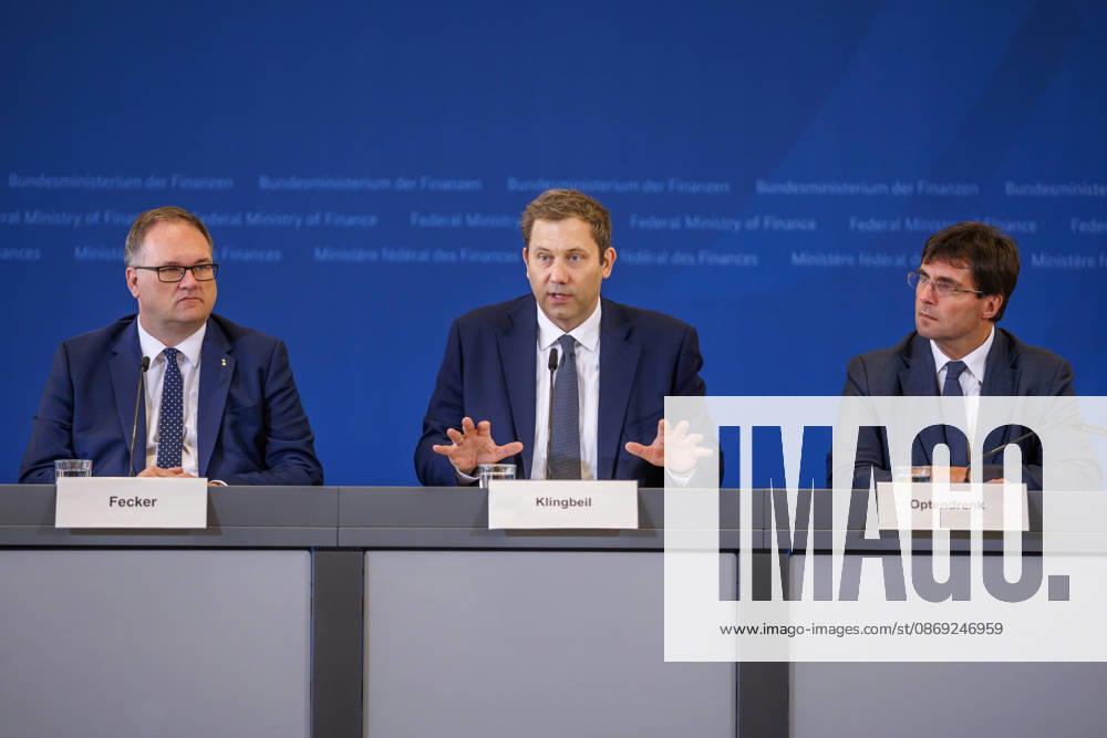 Lars Klingbeil (SPD), Federal Minister of Finance, at a press conference Lars Klingbeil (SPD), Federal Minister of Finance, at a press conference at the Ministry of Finance on October 12, 2026, in Berlin, Berlin, Berlin, Germany, Ministry of Finance