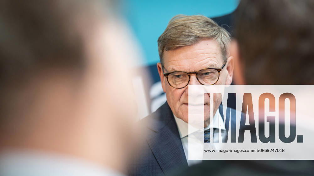 Foreign Minister Johann Wadephul at the Konrad Adenauer House, speaking with journalists at the CDU Germany Executive Committee Retreat in Berlin, October 2026, Berlin, Berlin, Germany, Konrad Adenauer House
