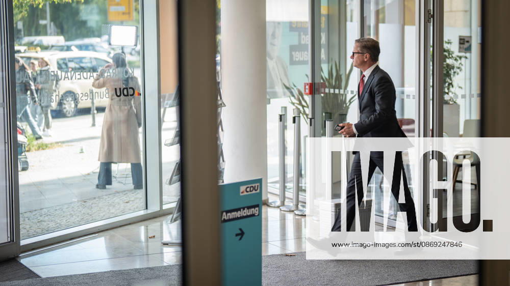 Federal Health Minister Karsten Linnemann leaving the CDU Federal Headquarters after the CDU of Germany Executive Committee Retreat in Berlin, October 2026, Berlin, Berlin, Germany, Konrad Adenauer House