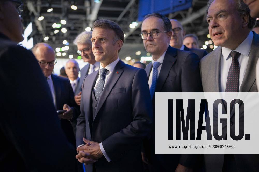President Macron at Paris Motor Show - Paris French President Emmanuel Macron, Head of French auto industry lobby PFA ( plateforme de l Automobile ) Luc Chatel and Renault Group Global CEO Francois Provost visits the Renault stand at the Paris Motor Show in Paris, on October 12, 2026. Photo by Eliot Blondet ABACAPRESS.COM Paris France France