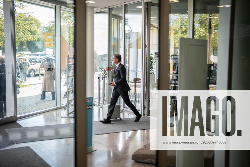 Federal Health Minister Karsten Linnemann leaving the CDU Federal Headquarters after the CDU of Germany s Executive Committee Retreat in Berlin, October 2026, Berlin, Berlin, Germany, Konrad Adenauer House