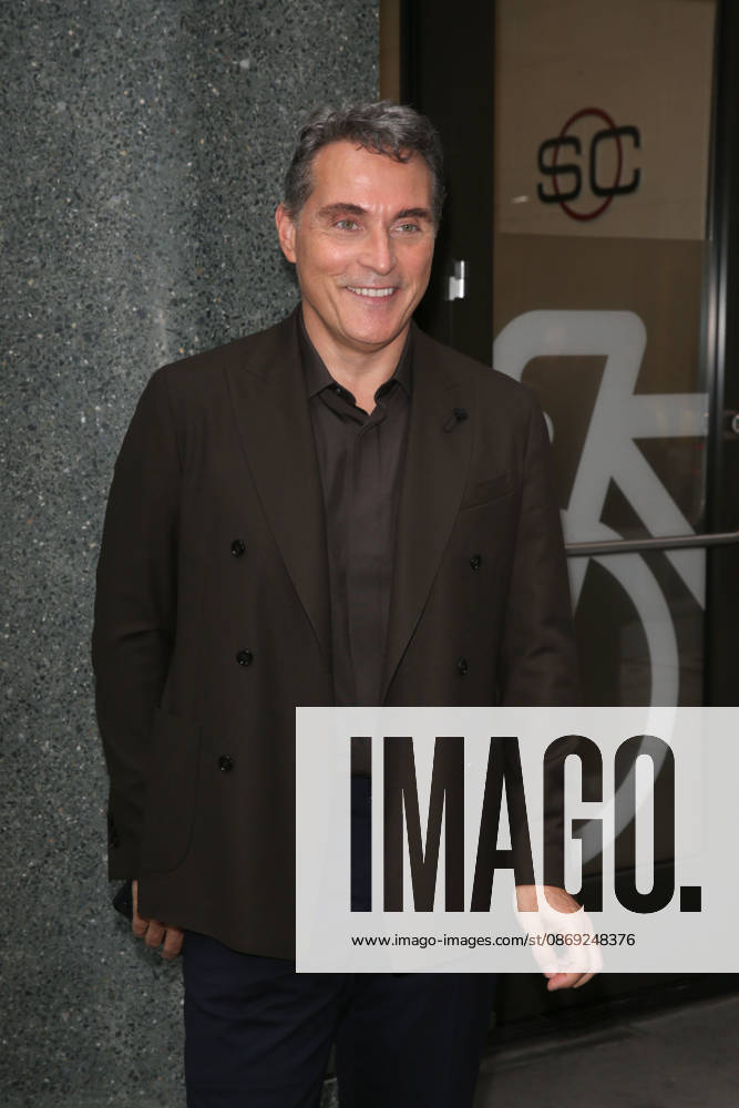 RUFUS SEWELL at ABC Studios in New York City for Ã¢â‚¬ËœGood Morning America. New York USA - ZUMAh16_ 20261012_zaf_h16_031