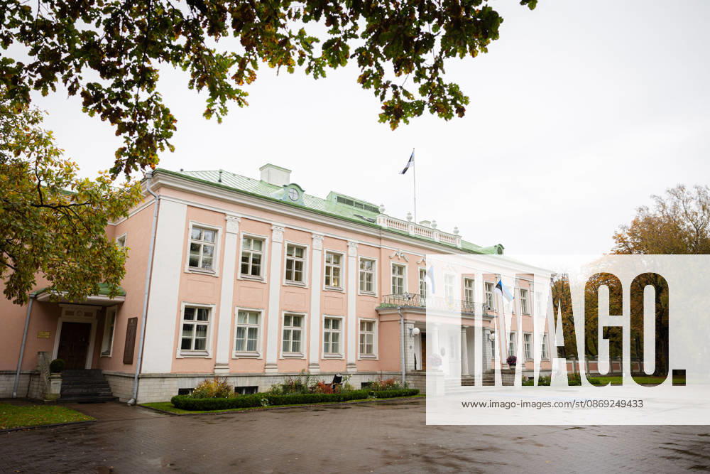 Tallinn. President-elect Ülle Madise and her husband Lauri Madise arrived at the Office of the President in Kadriorg, where they were welcomed by President Alar Karis and his wife Sirje Karis. Photo Madis Veltman, Postimees Tallinn Harjumaa Estonia 1MV12OCT26A01