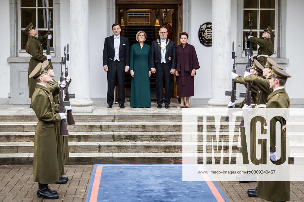 Tallinn. President-elect Ülle Madise and her husband Lauri Madise arrived at the Office of the President in Kadriorg, where they were welcomed by President Alar Karis and his wife Sirje Karis. Photo Madis Veltman, Postimees Tallinn Harjumaa Estonia 1MV12OCT26A19