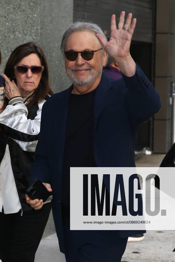 BILLY CRYSTAL at ABC Studios in New York City for Ã¢â‚¬ËœGood Morning America. New York USA - ZUMAh16_ 20261012_zaf_h16_056