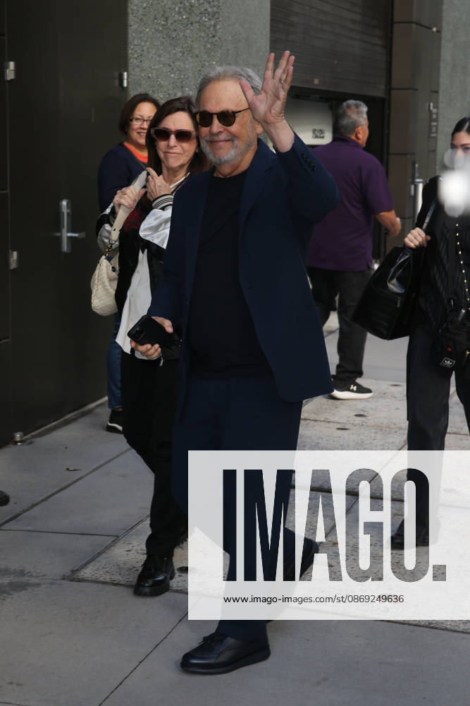 BILLY CRYSTAL at ABC Studios in New York City for Ã¢â‚¬ËœGood Morning America. New York USA - ZUMAh16_ 20261012_zaf_h16_058