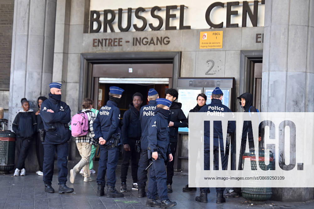 Clashes break out between police and protesters in Brussels BRUSSELS, BELGIUM - OCTOBER 12: Police take security measures during a demonstration organized as part of a public service strike against the Federal Government s budget measures in Brussels, Belgium on October 12, 2026. Dursun Aydemir Anadolu Brussels Belgium. Editorial use only. Please get in touch for any other usage.