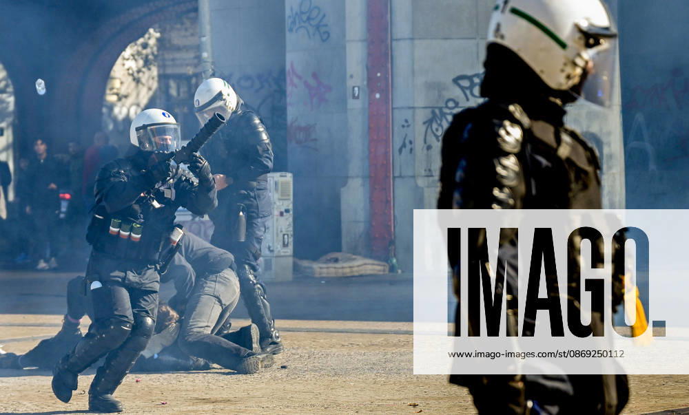 Clashes break out between police and protesters in Brussels BRUSSELS, BELGIUM - OCTOBER 12: Clashes break out between police and protesters during a demonstration organized as part of a public service strike against the Federal Government s budget measures in Brussels, Belgium on October 12, 2026. Dursun Aydemir Anadolu Brussels Belgium. Editorial use only. Please get in touch for any other usage.