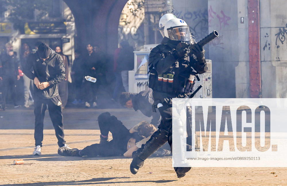 Clashes break out between police and protesters in Brussels BRUSSELS, BELGIUM - OCTOBER 12: Clashes break out between police and protesters during a demonstration organized as part of a public service strike against the Federal Government s budget measures in Brussels, Belgium on October 12, 2026. Dursun Aydemir Anadolu Brussels Belgium. Editorial use only. Please get in touch for any other usage.
