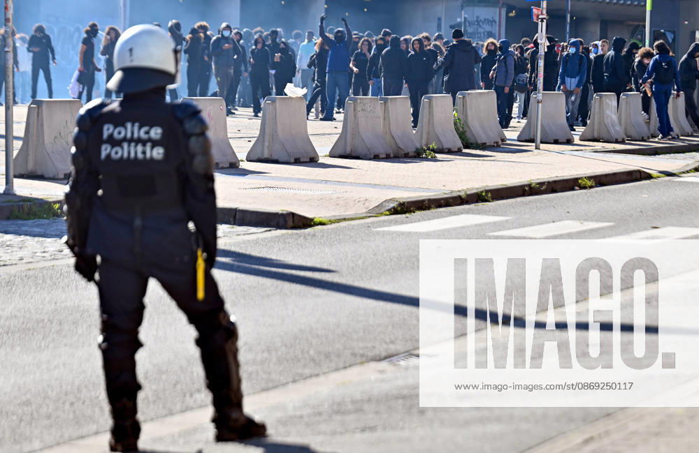 Clashes break out between police and protesters in Brussels BRUSSELS, BELGIUM - OCTOBER 12: Clashes break out between police and protesters during a demonstration organized as part of a public service strike against the Federal Government s budget measures in Brussels, Belgium on October 12, 2026. Dursun Aydemir Anadolu Brussels Belgium. Editorial use only. Please get in touch for any other usage.