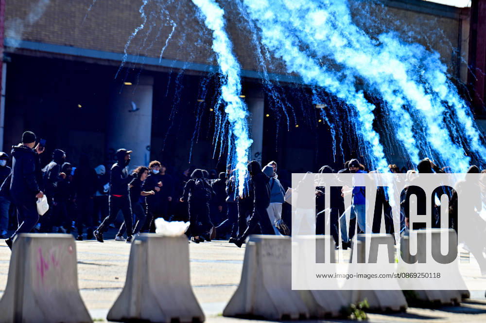 Clashes break out between police and protesters in Brussels BRUSSELS, BELGIUM - OCTOBER 12: Clashes break out between police and protesters during a demonstration organized as part of a public service strike against the Federal Government s budget measures in Brussels, Belgium on October 12, 2026. Dursun Aydemir Anadolu Brussels Belgium. Editorial use only. Please get in touch for any other usage.
