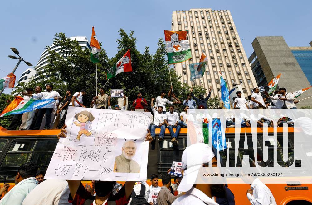 NEW DELHI, INDIA, OCTOBER 12, 2026: Congress leader Rahul Gandhi takes part in a protest march from Barakhamba Road towards the Supreme Court in New Delhi, demanding the resignation of India s Chief Election Commissioner Gyanesh Kumar over alleged irregularities in the Special Intensive Revision (SIR) of electoral rolls. The Election Commission denies wrongdoing. New Delhi India - ZUMAq101 20261012_zna_q101_051