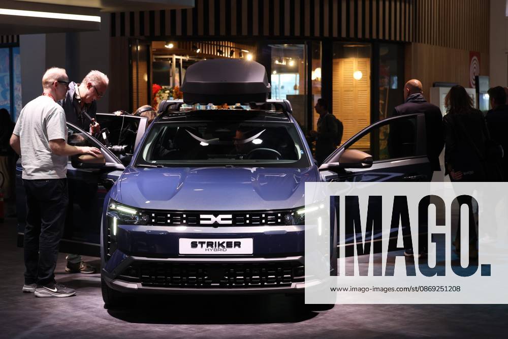 PARIS AUTO SHOW PHOTO PQR LE PARISIEN Le Parisien Arnaud Journois PARIS 10 12 2026 Paris, October 12, 2026 Mondial de l2026 Dacia Striker Station Wagon Photo Le Parisien Arnaud Journois International Motor Show, in Paris, October 12, 2026 PARIS 75 France