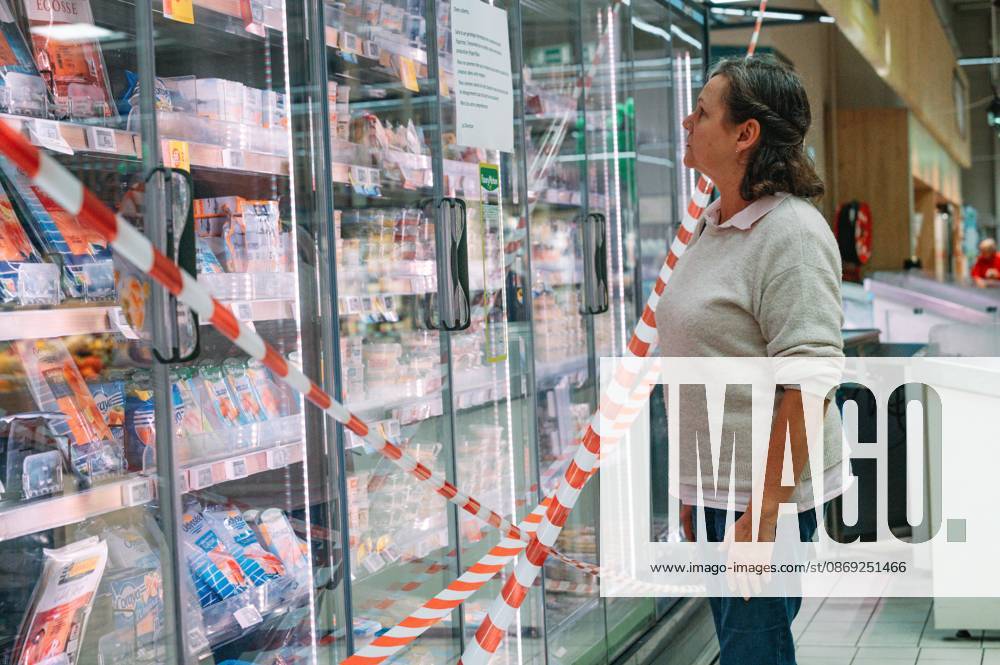 CYBERATTACK ON REFRIGERATION SYSTEMS IN SUPERMARKETS PHOTOPQR OUEST FRANCE ELSA RANCEL OUEST FRANCE LANNION OCTOBER 12, 2026 A cyberattack affected the refrigeration systems of about 100 major retail chains, such as Intermarché, Super U, and Leclerc, on Monday, October 12, 2026. Here, at this Intermarché in the Côtes-d’Armor—the store does not wish to be identified or named—the refrigerators in all the fresh and frozen food aisles have been shut down. THE SUPERMARKET DOES NOT WISH TO BE NAMED, SIMPLY A SCENE FROM AN INTERMARCHÉ IN THE CÔTES-D’ARMOR Photo by ELSA RANCEL, OUEST FRANCE Several large and medium-sized retailers were victims of a cyberattack that affected refrigeration equipment on the night of Monday, October 12, 2026, in LANNI