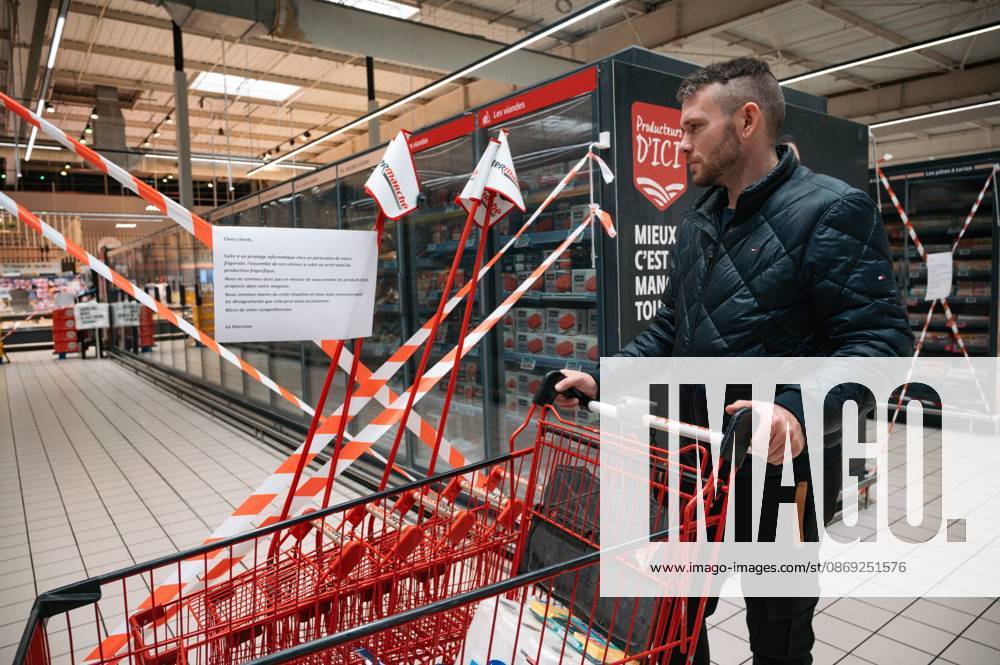 Cyberattack on Refrigerators PHOTOPQR OUEST FRANCE ELSA RANCEL OUEST FRANCE LANNION October 12, 2026 A cyberattack affected the refrigeration systems of about 100 major retail chains, such as Intermarché, Super U, and Leclerc, on Monday, October 12, 2026. Here, at this Intermarché in the Côtes-d’Armor—the store does not wish to be identified or named—the refrigerators in all the fresh and frozen food aisles have been shut down. THE SUPERMARKET DOES NOT WISH TO BE NAMED, SIMPLY A SCENE FROM AN INTERMARCHÉ IN THE CÔTES-D’ARMOR Photo by ELSA RANCEL, OUEST FRANCE Several large and medium-sized retailers were victims of a cyberattack that affected refrigeration equipment on the night of Monday, October 12, 2026, in LANNION, France