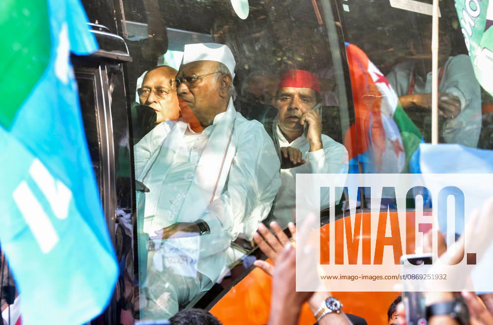 INDIA Bloc leaders protest over the SIR row New Delhi, Oct 12 (ANI): AICC President Mallikarjun Kharge, SP MP Dharmendra Yadav, and others inside a bus during the INDIA bloc-led protest march to the Supreme Court over the Special Intensive Revision (SIR) row, in New Delhi on Monday. NEW DELHI Delhi India
