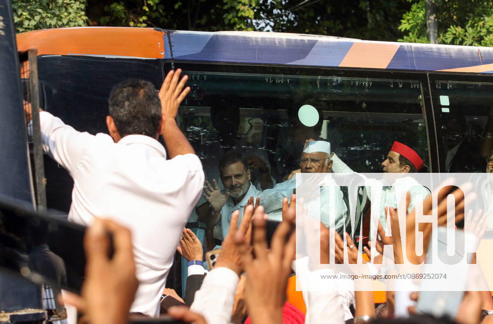 INDIA bloc leaders call for a march towards the Supreme Court New Delhi, Oct 12 (ANI): AICC President Mallikarjun Kharge with Lok Sabha LoP Rahul Gandhi inside a bus during their protest march to the Supreme Court, in New Delhi on Monday. New Delhi Delhi India
