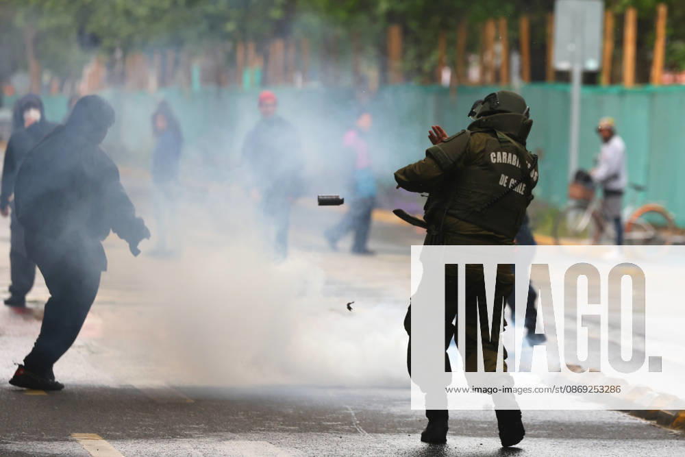 The assembly of indigenous organizations calls for a march: Indigenous Peoples in Resistance for Autonomy and Demilitarization. Jonnathan Oyarzun Aton Chile, Santiago, Chile Aton 1198925