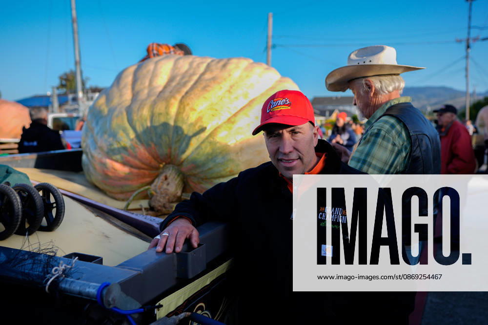 53rd Annual Safeway World Championship Pumpkin Weigh-Off in Half Moon Bay HALF MOON BAY, CA - OCTOBER 12: 53rd annual Safeway World Championship Pumpkin Weigh-Off is held at the I.D.E.S. Grounds in Half Moon Bay, California, United States on October 12, 2026. Tayfun Coskun Anadolu California United States. Editorial use only. Please get in touch for any other usage.