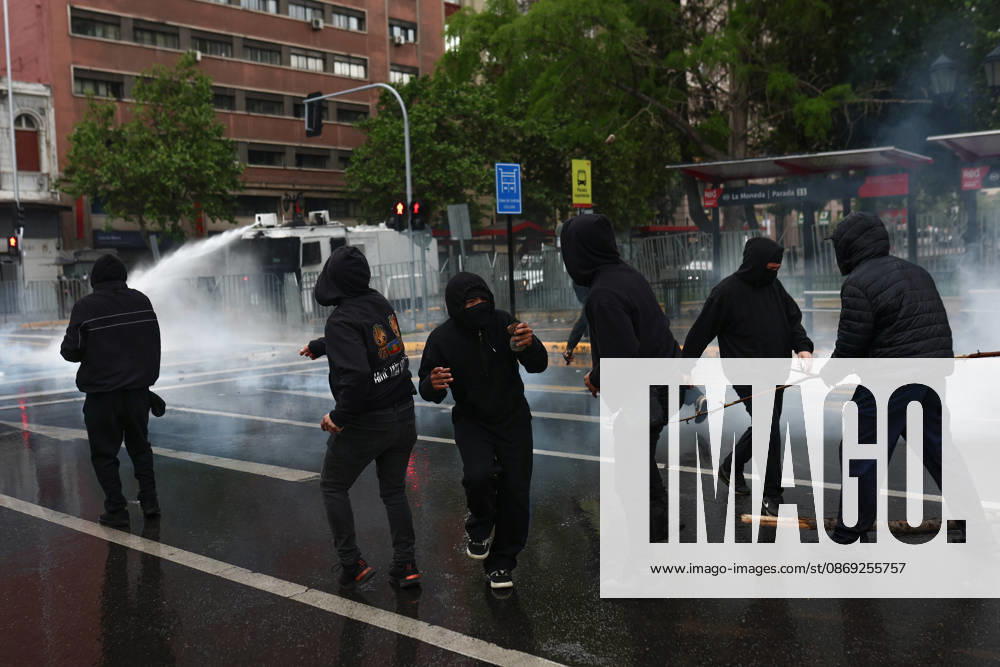 Hundreds of people protest against Columbus Day in Santiago SANTIAGO, CHILE - OCTOBER 12: Demonstrators clash with police during the traditional protest against Columbus Day in Santiago, Chile, on October 12, 2026. The protesters demanded Indigenous rights and territorial recognition. Lucas Aguayo Araos Anadolu Santiago Chile. Editorial use only. Please get in touch for any other usage.