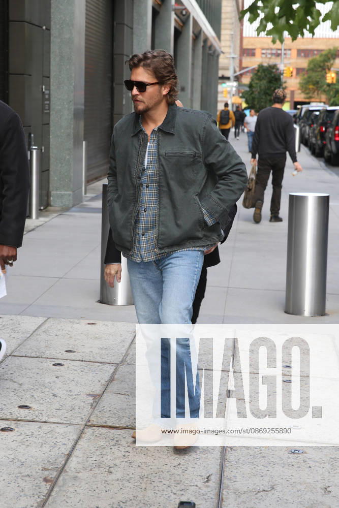 LUKE GRIMES at ABC Studios in New York City for Ã¢â‚¬ËœLive With Kelly and MarkÃ¢ New York USA - ZUMAh16_ 20261012_zaf_h16_064