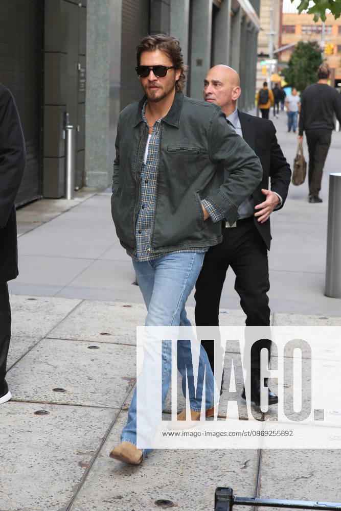 LUKE GRIMES at ABC Studios in New York City for Ã¢â‚¬ËœLive With Kelly and MarkÃ¢ New York USA - ZUMAh16_ 20261012_zaf_h16_065