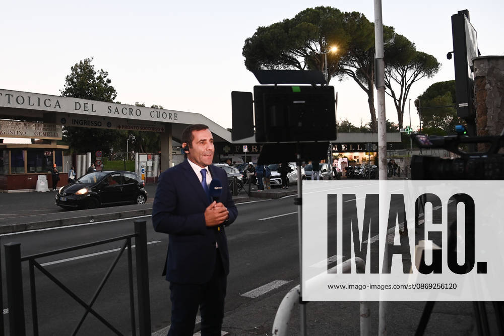 Pope Leo XIV to undergo lung operation in Rome following nodule detection ROME, ITALY - OCTOBER 12: A journalist broadcasts in front of the Policlinico Gemelli hospital, where Pope Leo XIV is expected to be admitted on October 13 for a lung operation, in Rome, Italy, on October 12, 2026. The pontiff announced during the Sunday Angelus prayer, delivered on October 11 from the Apostolic Palace at the Vatican, that a lung nodule had been detected at an early, localized stage, and that doctors had decided to intervene anyway. Isabella Bonotto Anadolu Rome Italy. Editorial use only. Please get in touch for any other usage.