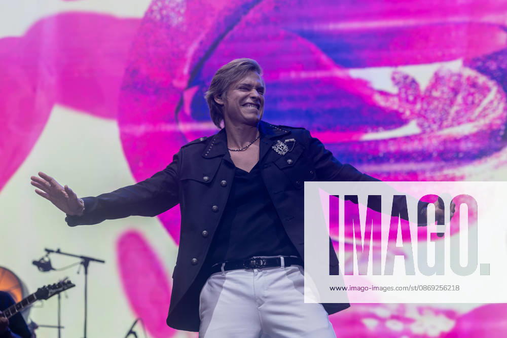 Carlos Baute Performs at the Hispanic Heritage Festival in Madrid Singer Carlos Baute during a performance in the Plaza de Espana on October 12, 2026, in Madrid, Spain. This concert is part of the cultural program organized by the Community of Madrid to celebrate the 2026 Hispanic Heritage Festival. OCTOBER 12, 2026 Madrid, Spain