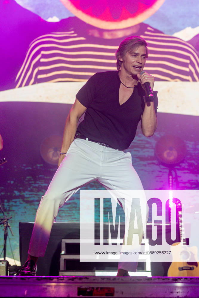 Carlos Baute Performs at the Hispanic Heritage Festival in Madrid Singer Carlos Baute during a performance in the Plaza de Espana on October 12, 2026, in Madrid, Spain. This concert is part of the cultural program organized by the Community of Madrid to celebrate the 2026 Hispanic Heritage Festival. OCTOBER 12, 2026 Madrid, Spain
