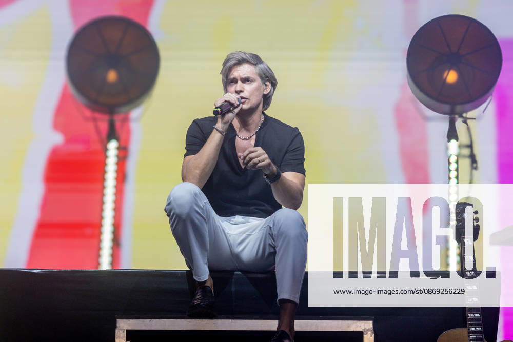 Carlos Baute Performs at the Hispanic Heritage Festival in Madrid Singer Carlos Baute during a performance in the Plaza de Espana on October 12, 2026, in Madrid, Spain. This concert is part of the cultural program organized by the Community of Madrid to celebrate the 2026 Hispanic Heritage Festival. OCTOBER 12, 2026 Madrid, Spain