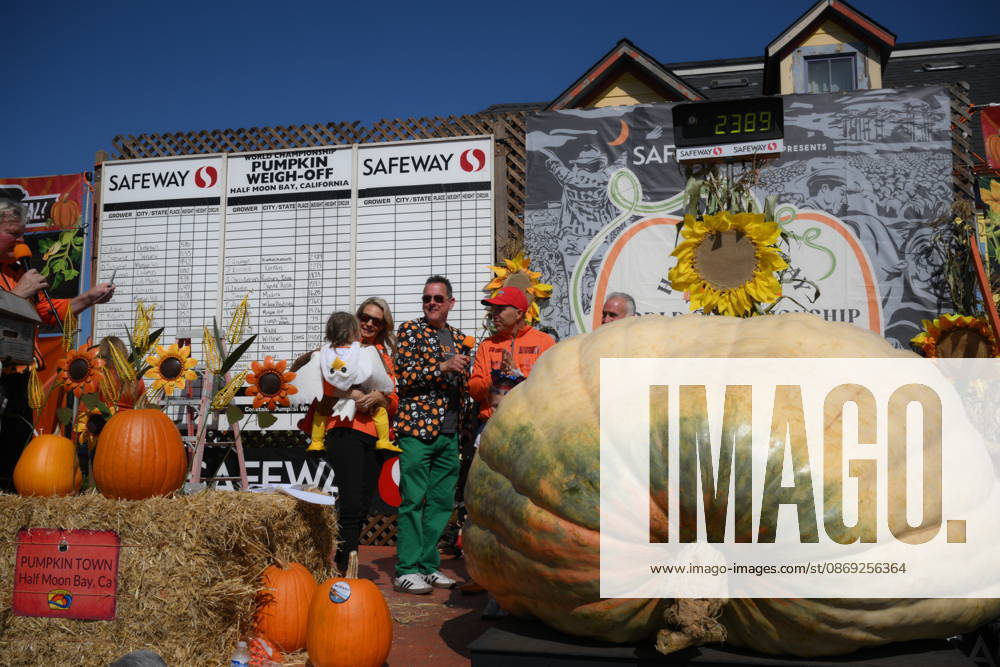53rd Annual Safeway World Championship Pumpkin Weigh-Off in Half Moon Bay HALF MOON BAY, CA - OCTOBER 12: Travis Gienger from Anoka, Minnesota won with his giant pumpkin weighted 2,389 pound during the 53rd annual Safeway World Championship Pumpkin Weigh-Off is held at the I.D.E.S. Grounds in Half Moon Bay, California, United States on October 12, 2026. Tayfun Coskun Anadolu California United States. Editorial use only. Please get in touch for any other usage.