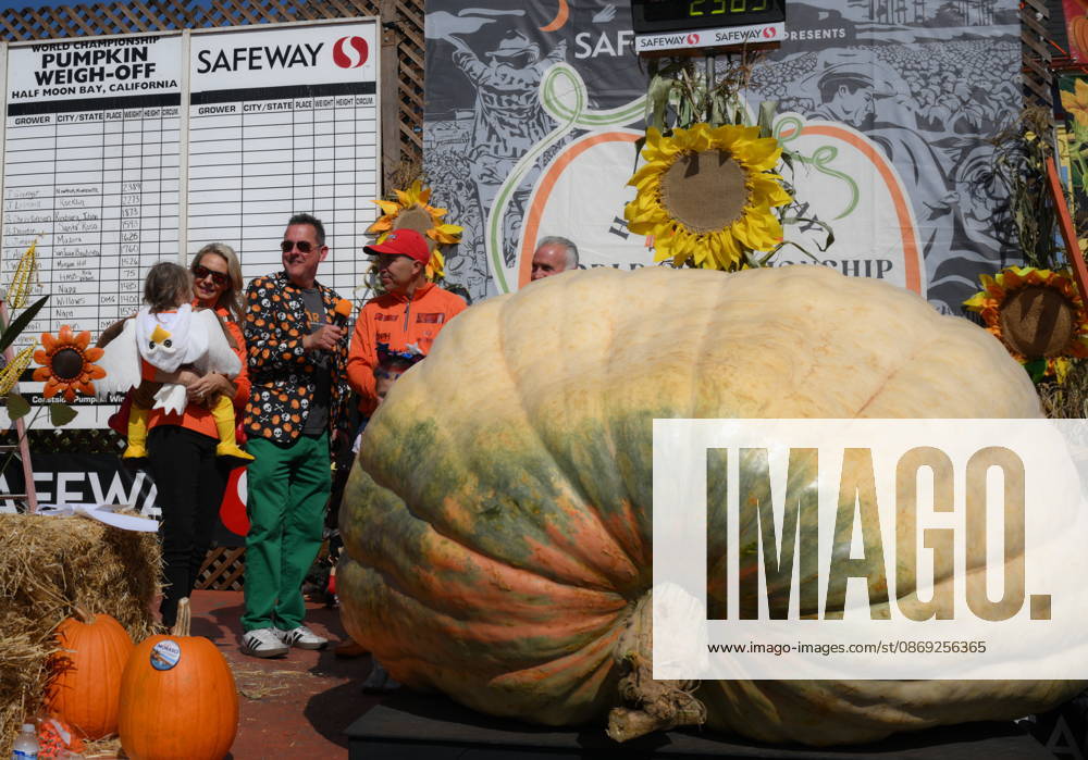 53rd Annual Safeway World Championship Pumpkin Weigh-Off in Half Moon Bay HALF MOON BAY, CA - OCTOBER 12: Travis Gienger from Anoka, Minnesota won with his giant pumpkin weighted 2,389 pound during the 53rd annual Safeway World Championship Pumpkin Weigh-Off is held at the I.D.E.S. Grounds in Half Moon Bay, California, United States on October 12, 2026. Tayfun Coskun Anadolu California United States. Editorial use only. Please get in touch for any other usage.