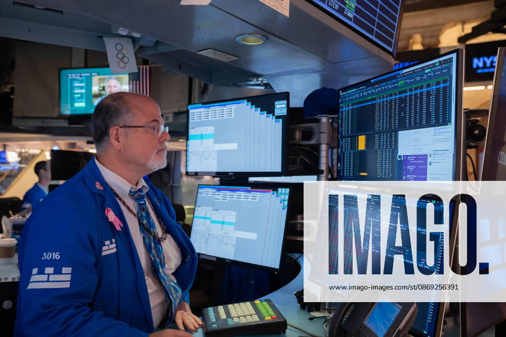 A trader works on the trading floor of the New York Stock Exchange (NYSE) in New York, NY on October 12, 2026. New York USA - ZUMAr339 20261012_znp_r339_018