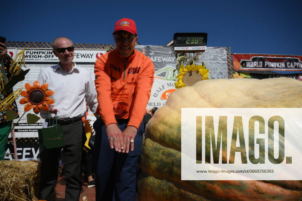 53rd Annual Safeway World Championship Pumpkin Weigh-Off in Half Moon Bay HALF MOON BAY, CA - OCTOBER 12: Travis Gienger from Anoka, Minnesota won with his giant pumpkin weighted 2,389 pound during the 53rd annual Safeway World Championship Pumpkin Weigh-Off is held at the I.D.E.S. Grounds in Half Moon Bay, California, United States on October 12, 2026. Tayfun Coskun Anadolu California United States. Editorial use only. Please get in touch for any other usage.