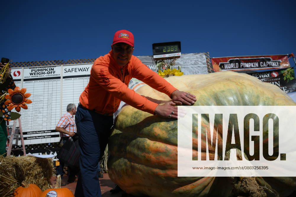 53rd Annual Safeway World Championship Pumpkin Weigh-Off in Half Moon Bay HALF MOON BAY, CA - OCTOBER 12: Travis Gienger from Anoka, Minnesota won with his giant pumpkin weighted 2,389 pound during the 53rd annual Safeway World Championship Pumpkin Weigh-Off is held at the I.D.E.S. Grounds in Half Moon Bay, California, United States on October 12, 2026. Tayfun Coskun Anadolu California United States. Editorial use only. Please get in touch for any other usage.