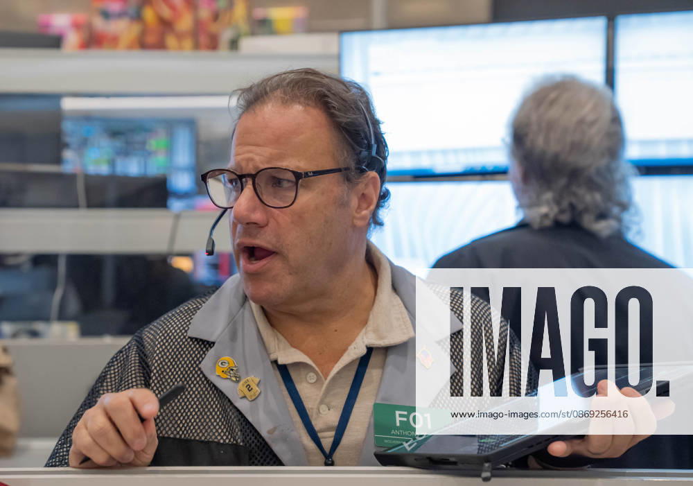 A trader works on the trading floor of the New York Stock Exchange (NYSE) in New York, NY on October 12, 2026. New York USA - ZUMAr339 20261012_znp_r339_028