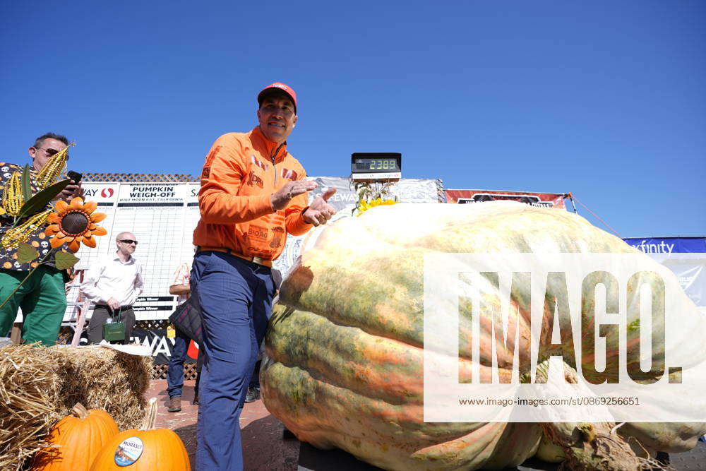 53rd Annual Safeway World Championship Pumpkin Weigh-Off in Half Moon Bay HALF MOON BAY, CA - OCTOBER 12: Travis Gienger from Anoka, Minnesota won with his giant pumpkin weighted 2,389 pound during the 53rd annual Safeway World Championship Pumpkin Weigh-Off is held at the I.D.E.S. Grounds in Half Moon Bay, California, United States on October 12, 2026. Tayfun Coskun Anadolu California United States. Editorial use only. Please get in touch for any other usage.