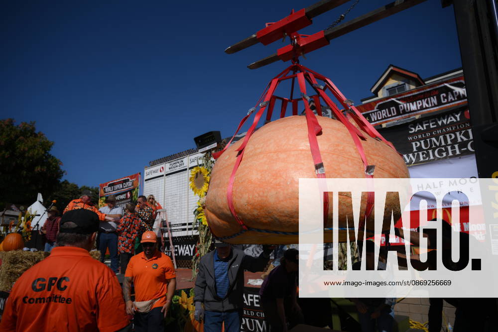 53rd Annual Safeway World Championship Pumpkin Weigh-Off in Half Moon Bay HALF MOON BAY, CA - OCTOBER 12: Brian Christensen competes with his giant pumpkin weighted 1,873 pound during the 53rd annual Safeway World Championship Pumpkin Weigh-Off is held at the I.D.E.S. Grounds in Half Moon Bay, California, United States on October 12, 2026. Tayfun Coskun Anadolu California United States. Editorial use only. Please get in touch for any other usage.