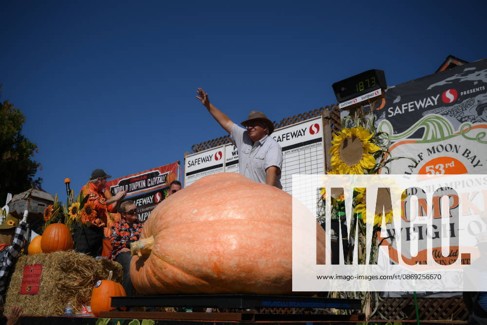 53rd Annual Safeway World Championship Pumpkin Weigh-Off in Half Moon Bay HALF MOON BAY, CA - OCTOBER 12: Brian Christensen competes with his giant pumpkin weighted 1,873 pound during the 53rd annual Safeway World Championship Pumpkin Weigh-Off is held at the I.D.E.S. Grounds in Half Moon Bay, California, United States on October 12, 2026. Tayfun Coskun Anadolu California United States. Editorial use only. Please get in touch for any other usage.