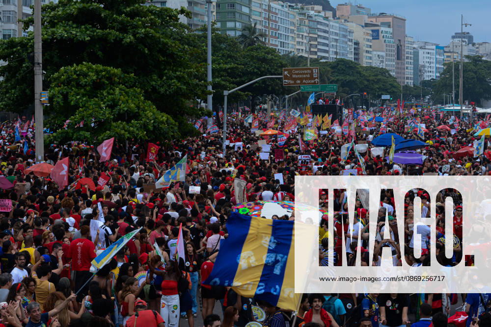 RIO DE JANEIRO, RJ - 12.10.2026: BRASIL PELA DEMOCRACIA RJ - Pro-Lula rally held this afternoon (12) during Brazil for democracy RJ held in Copacabana in Rio de Janeiro, RJ. x3030172x CarlosxSanttos