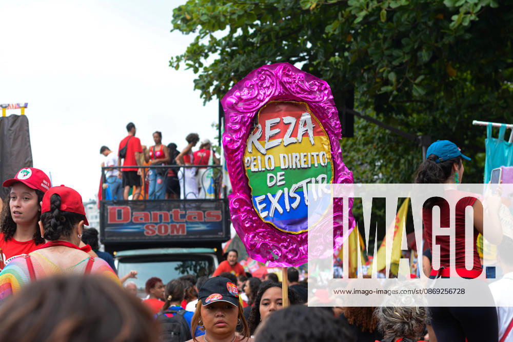 RIO DE JANEIRO, RJ - 12.10.2026: BRASIL PELA DEMOCRACIA RJ - Pro-Lula rally held this afternoon (12) during Brazil for democracy RJ held in Copacabana in Rio de Janeiro, RJ. x3030183x CarlosxSanttos