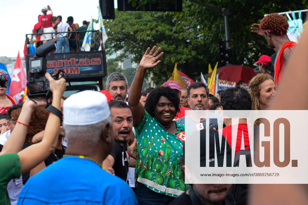 RIO DE JANEIRO, RJ - 12.10.2026: BRASIL PELA DEMOCRACIA RJ - Benedita da Silva at the pro-Lula event held this afternoon (12) during Brasil pela democracia Rj held in Copacabana in Rio de Janeiro, RJ. x3030184x CarlosxSanttos
