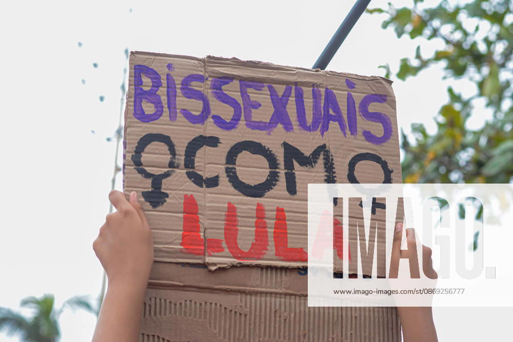 RIO DE JANEIRO, RJ - 12.10.2026: BRASIL PELA DEMOCRACIA RJ - Pro-Lula rally held this afternoon (12) during Brazil for democracy RJ held in Copacabana in Rio de Janeiro, RJ. x3030211x CarlosxSanttos